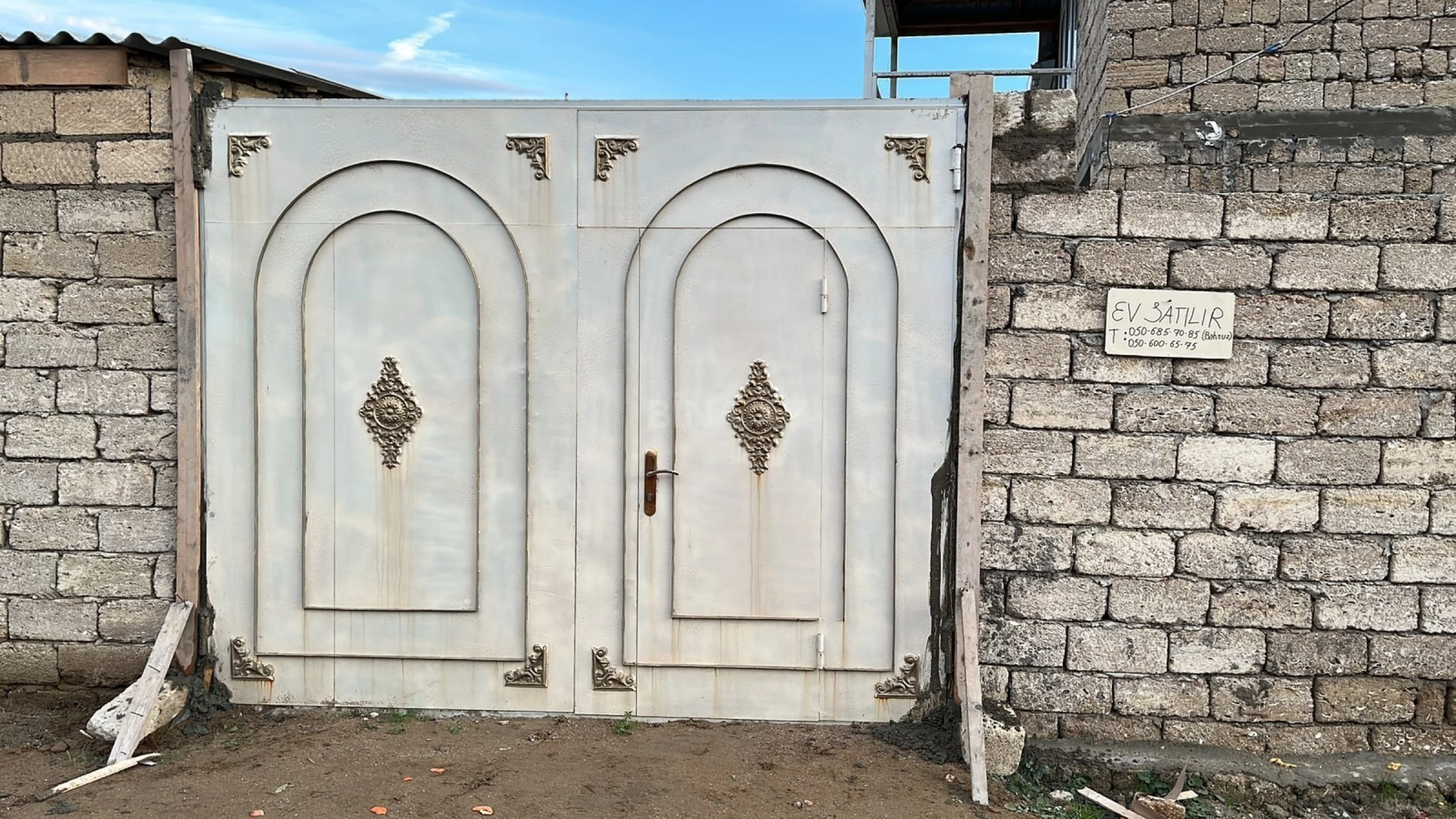 Satılır 6 otaqlı həyət evi 150 m²