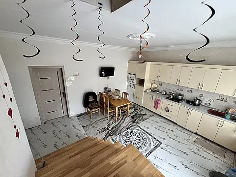 Satılır 6 otaqlı həyət evi 150 m²