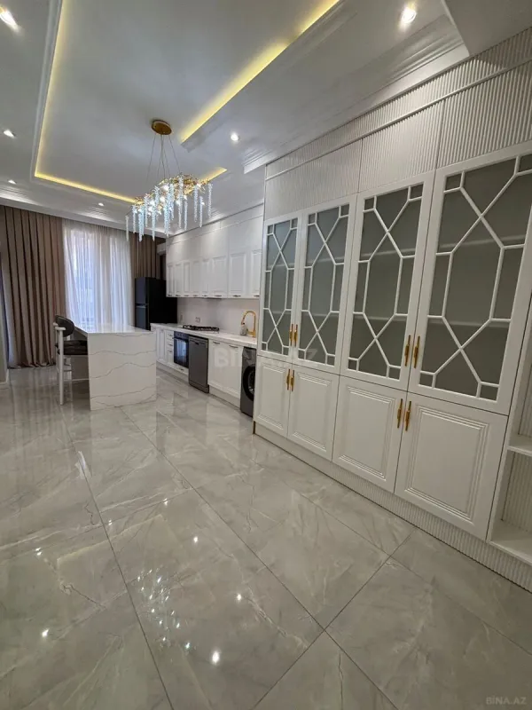 Kirayə verilir 3 otaqlı mənzil 140 m²