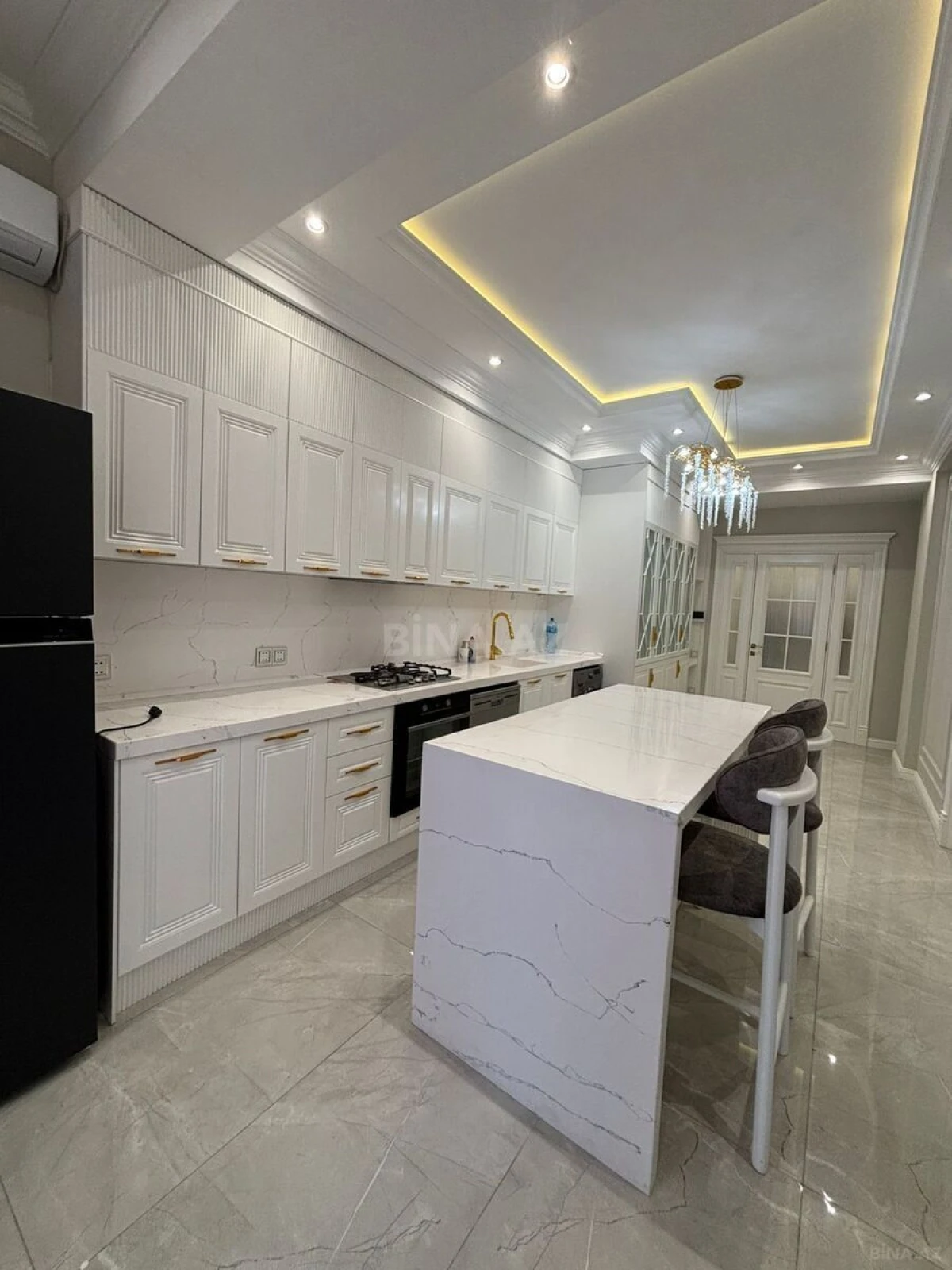 Kirayə verilir 3 otaqlı mənzil 140 m²