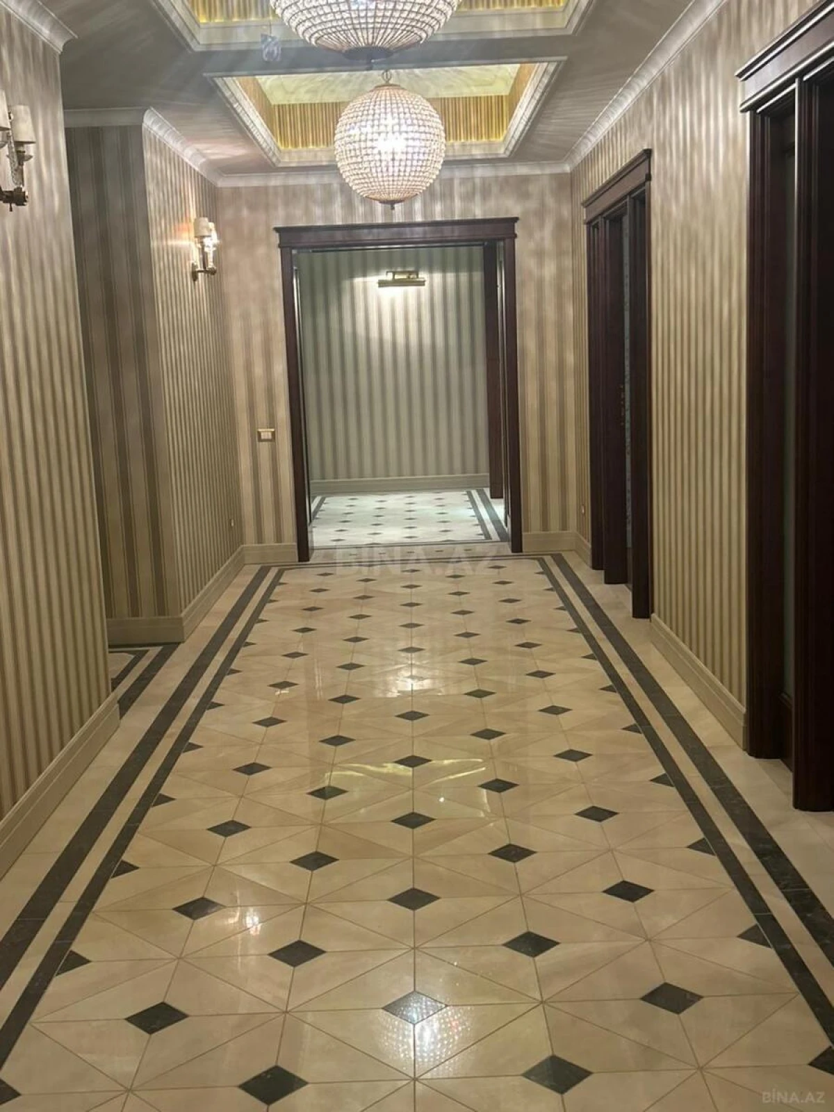 Kirayə verilir 8 otaqlı mənzil 500 m²