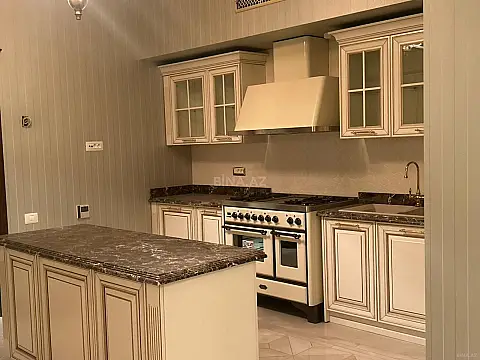 Kirayə verilir 8 otaqlı mənzil 500 m²