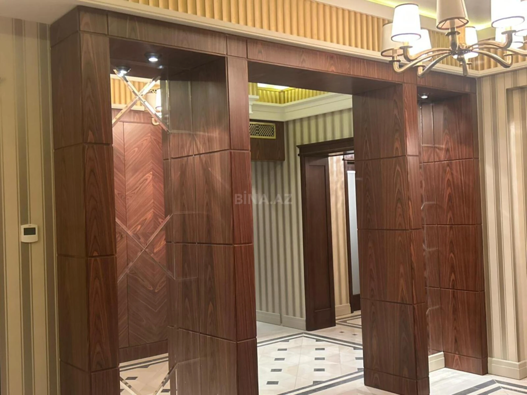 Kirayə verilir 8 otaqlı mənzil 500 m²