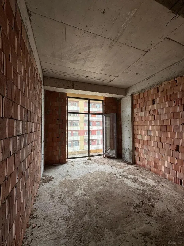 Satılır 4 otaqlı mənzil 187 m²