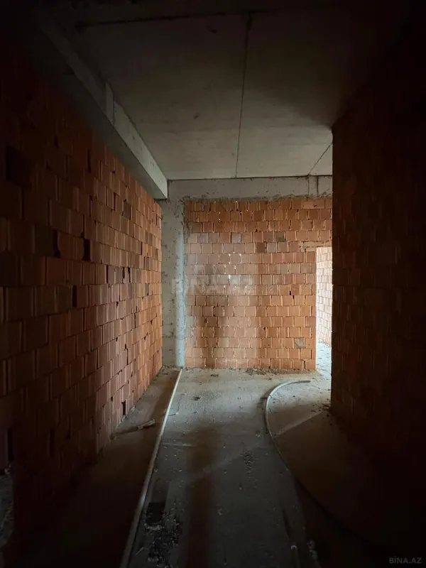 Satılır 4 otaqlı mənzil 187 m²