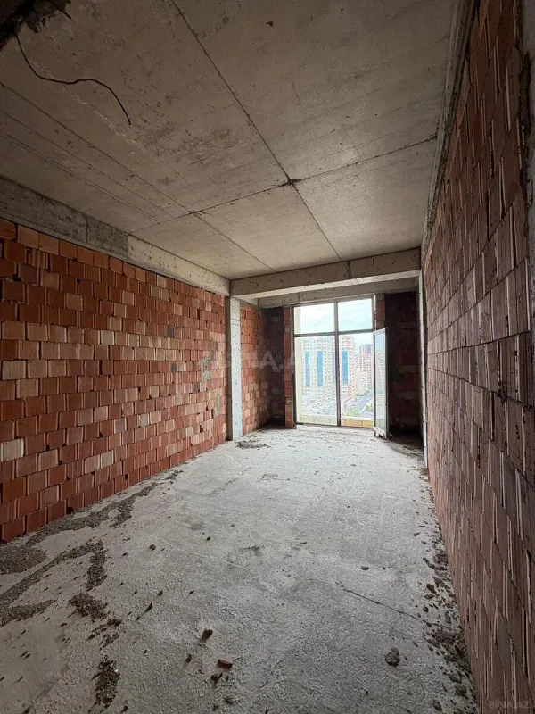 Satılır 4 otaqlı mənzil 187 m²