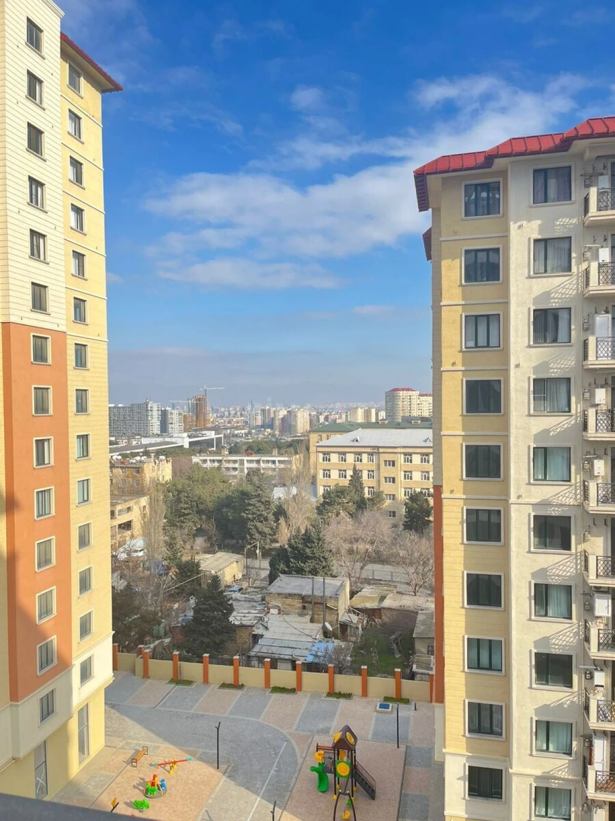 Satılır 2 otaqlı mənzil 82 m²