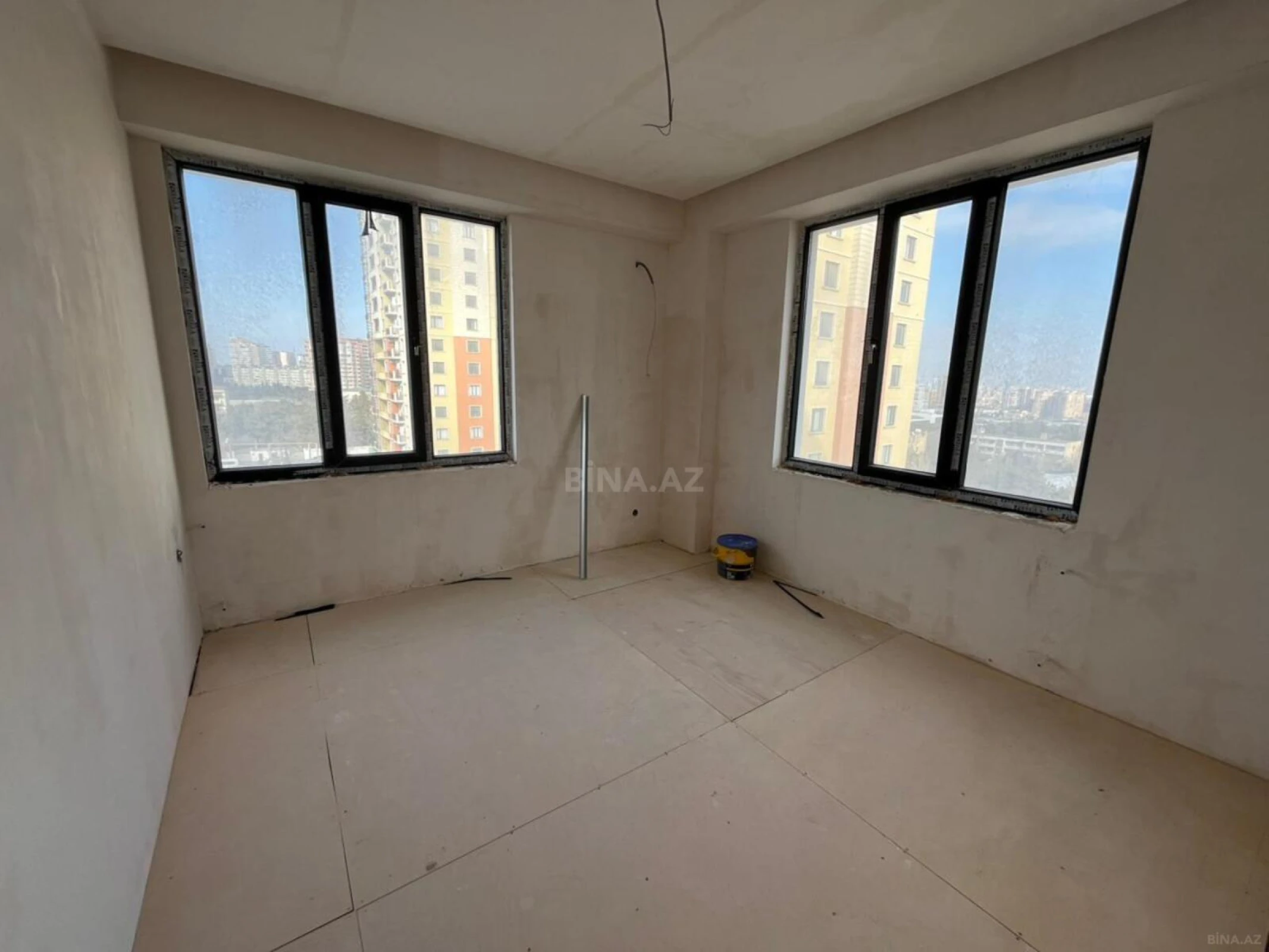 Satılır 2 otaqlı mənzil 82 m²