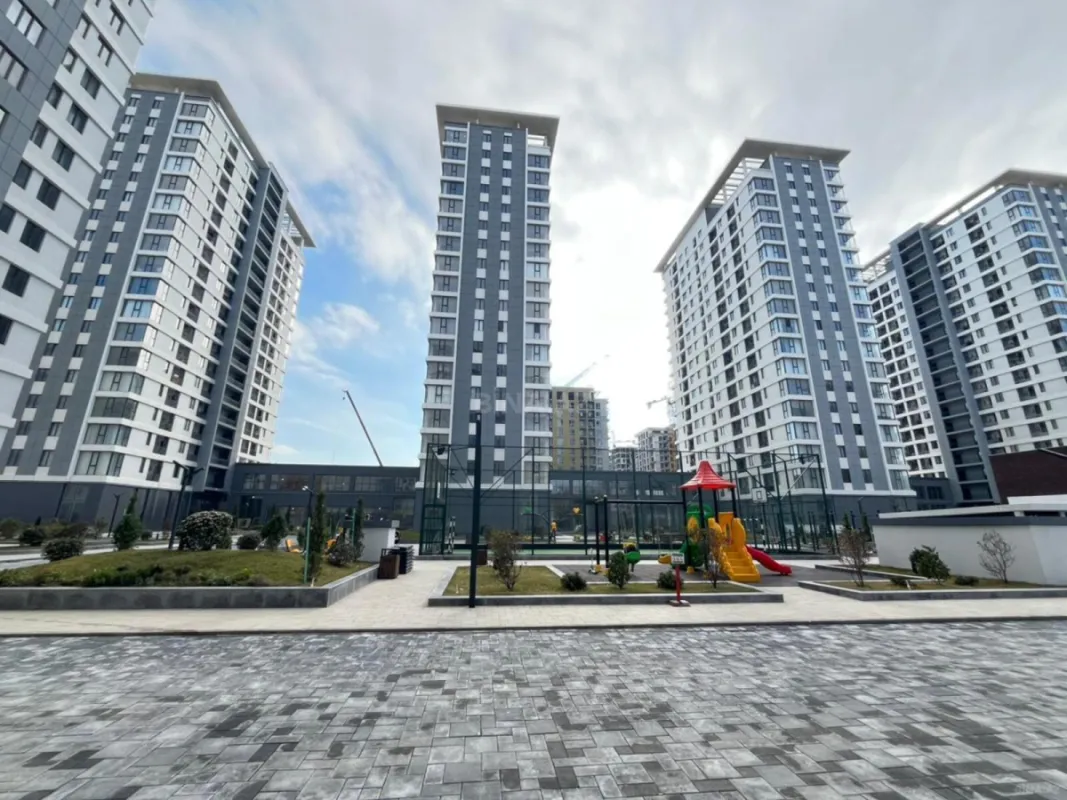 Satılır 2 otaqlı mənzil 82 m²