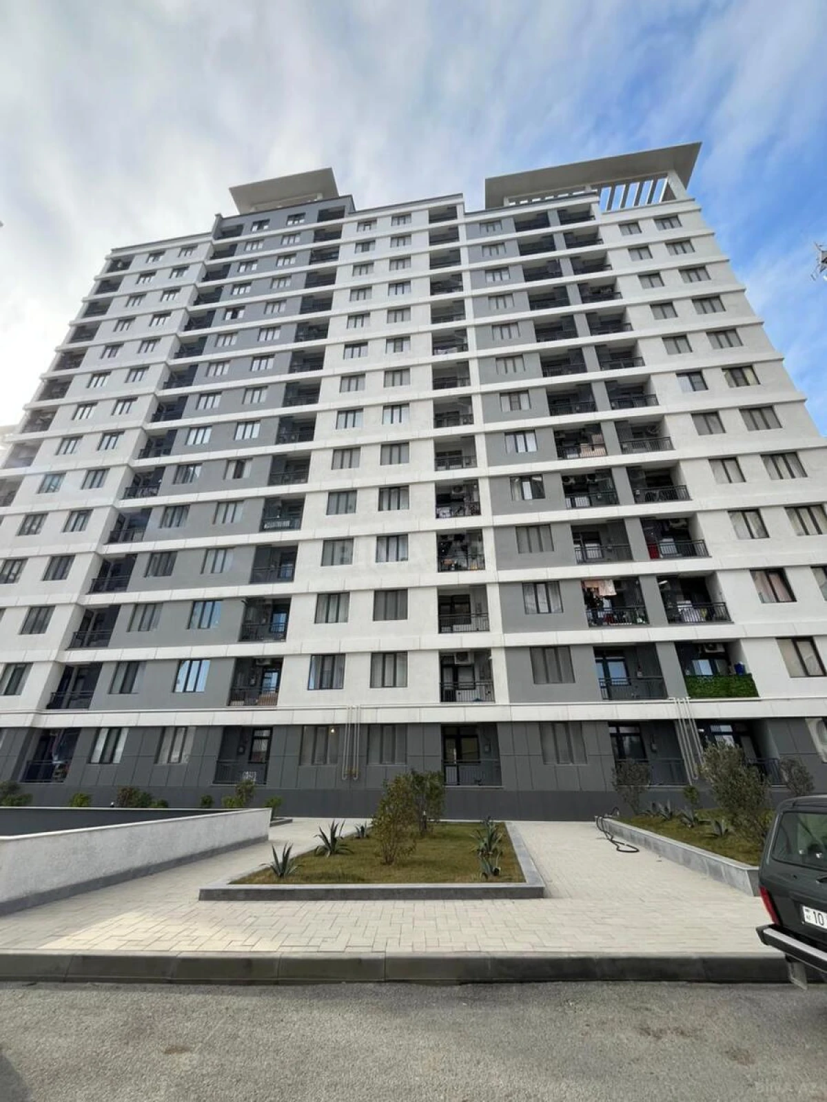 Satılır 2 otaqlı mənzil 82 m²