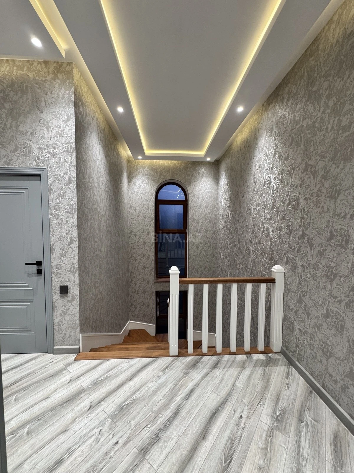 Satılır 5 otaqlı həyət evi 210 m²