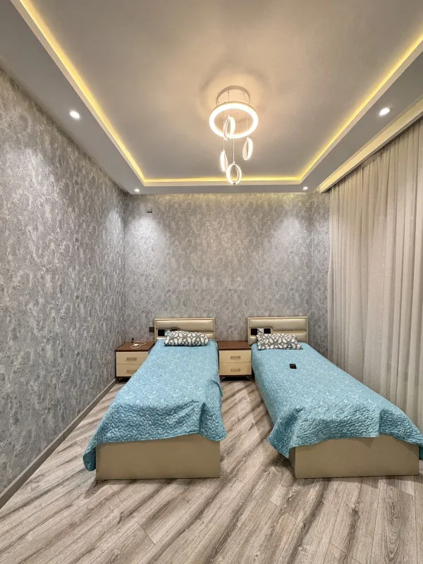 Satılır 5 otaqlı həyət evi 210 m²