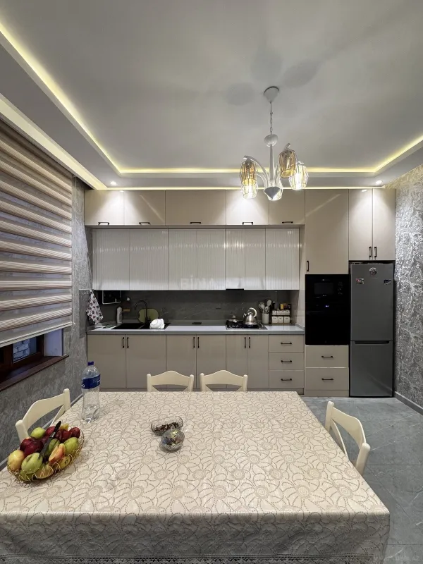 Satılır 5 otaqlı həyət evi 210 m²