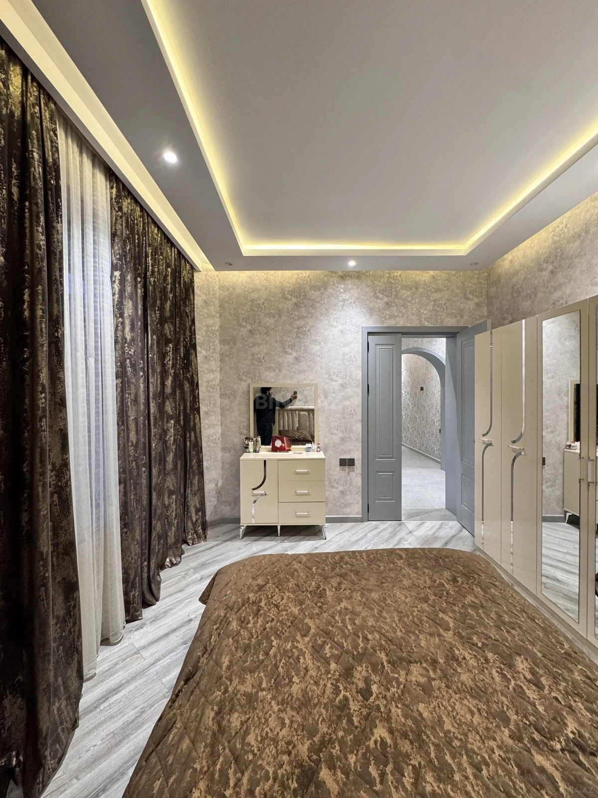 Satılır 5 otaqlı həyət evi 210 m²