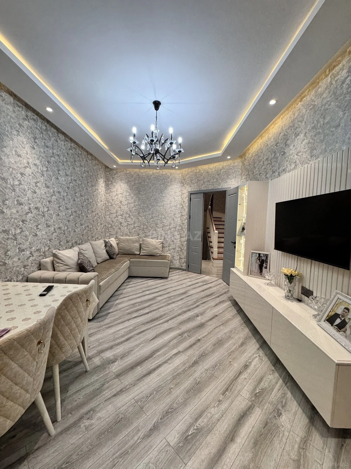 Satılır 5 otaqlı həyət evi 210 m²