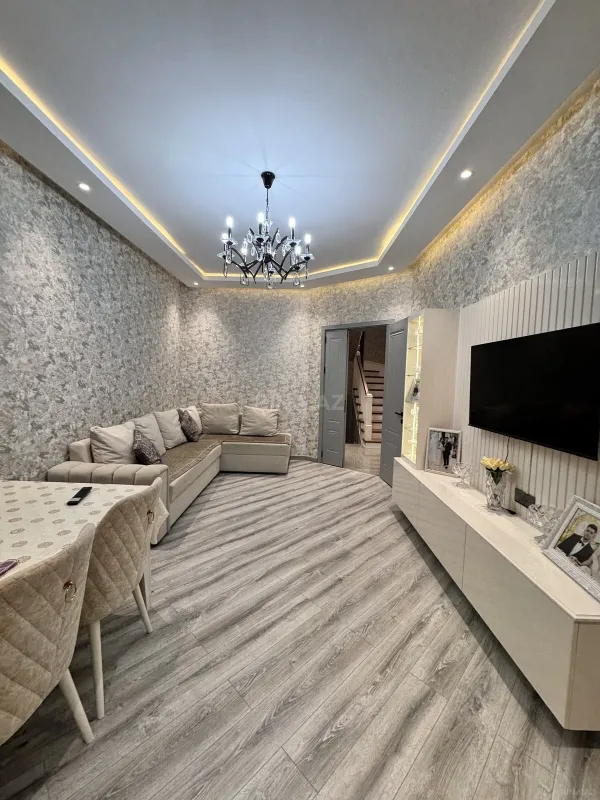Satılır 5 otaqlı həyət evi 210 m²