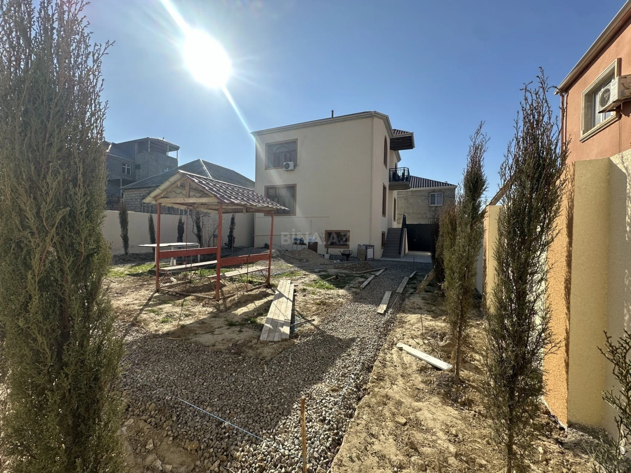 Satılır 5 otaqlı həyət evi 210 m²