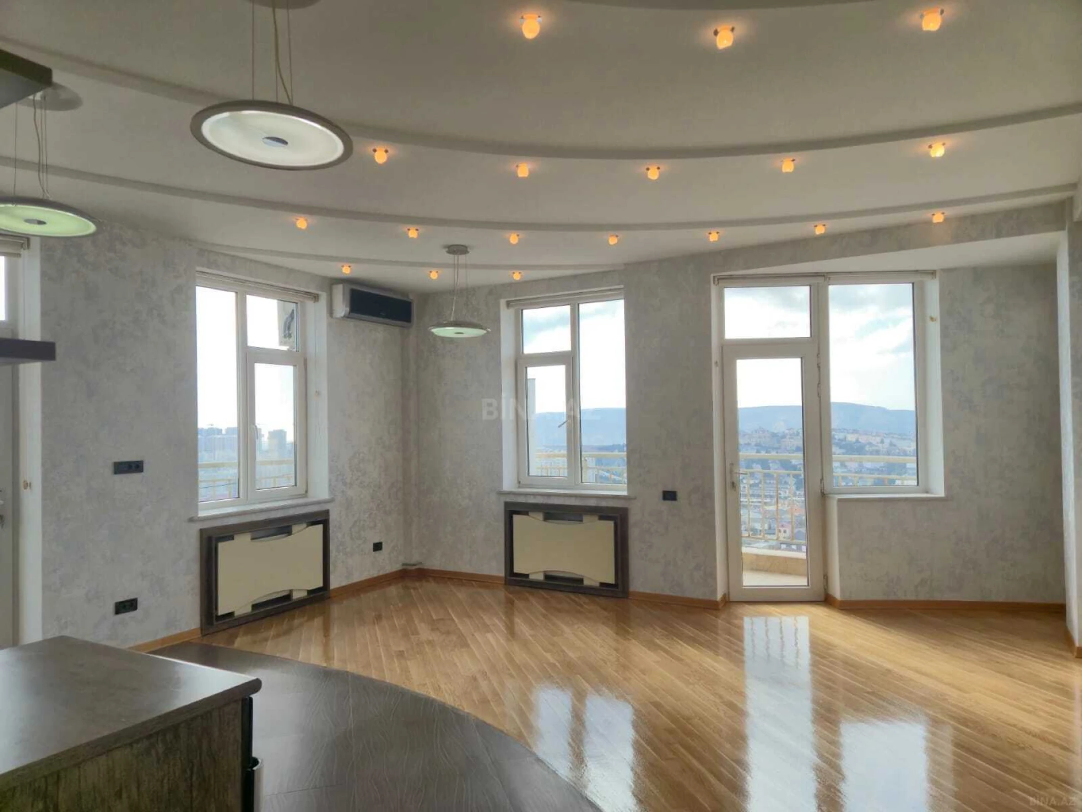 Satılır 3 otaqlı mənzil 120 m²