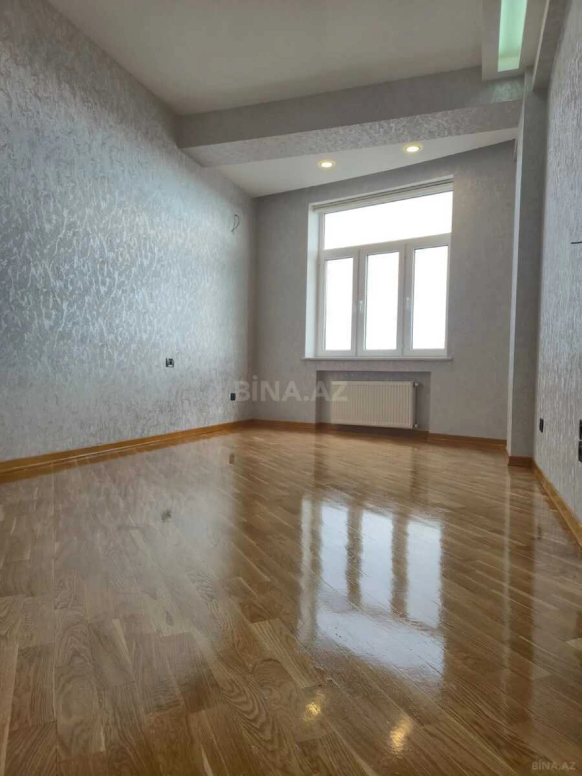 Satılır 3 otaqlı mənzil 120 m²