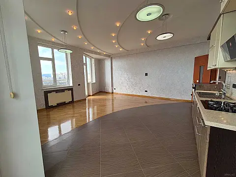 Satılır 3 otaqlı mənzil 120 m²
