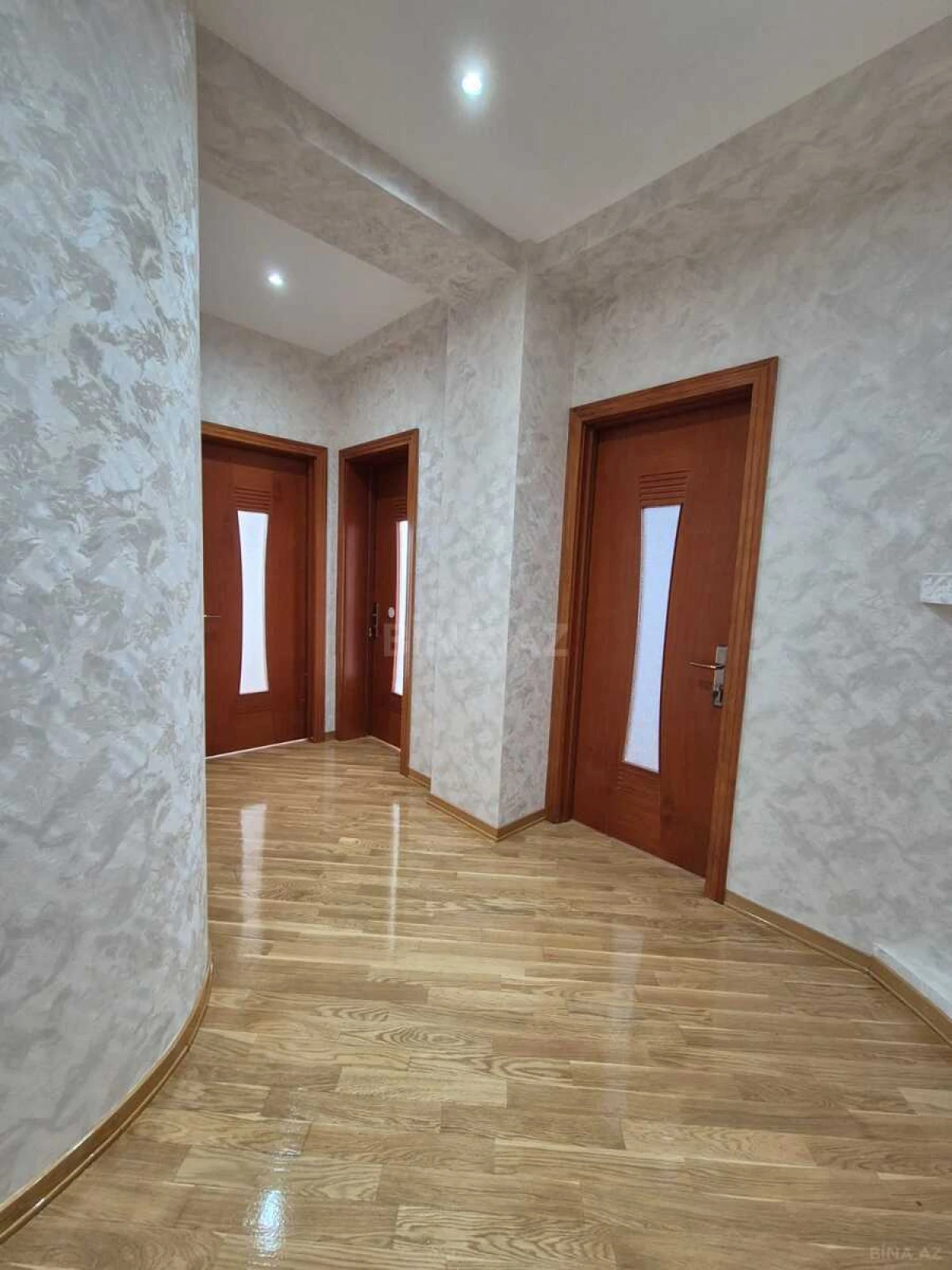 Satılır 3 otaqlı mənzil 120 m²