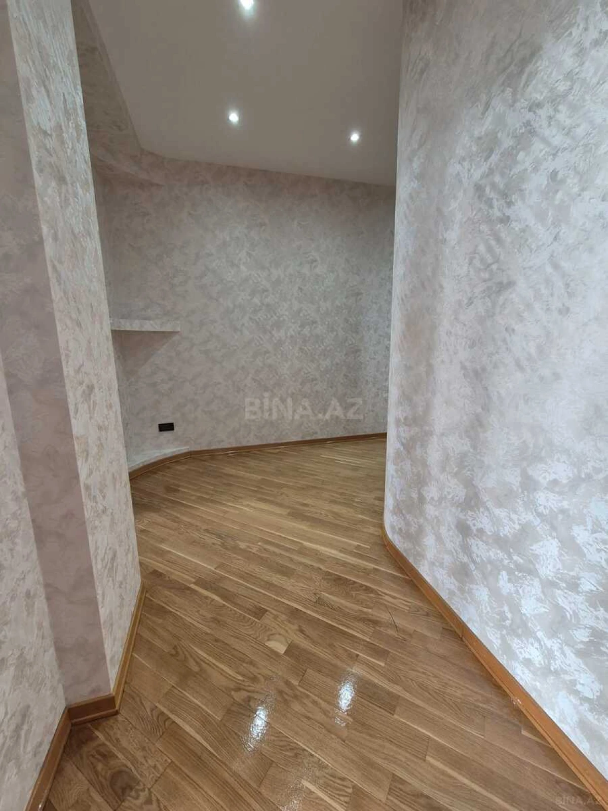 Satılır 3 otaqlı mənzil 120 m²