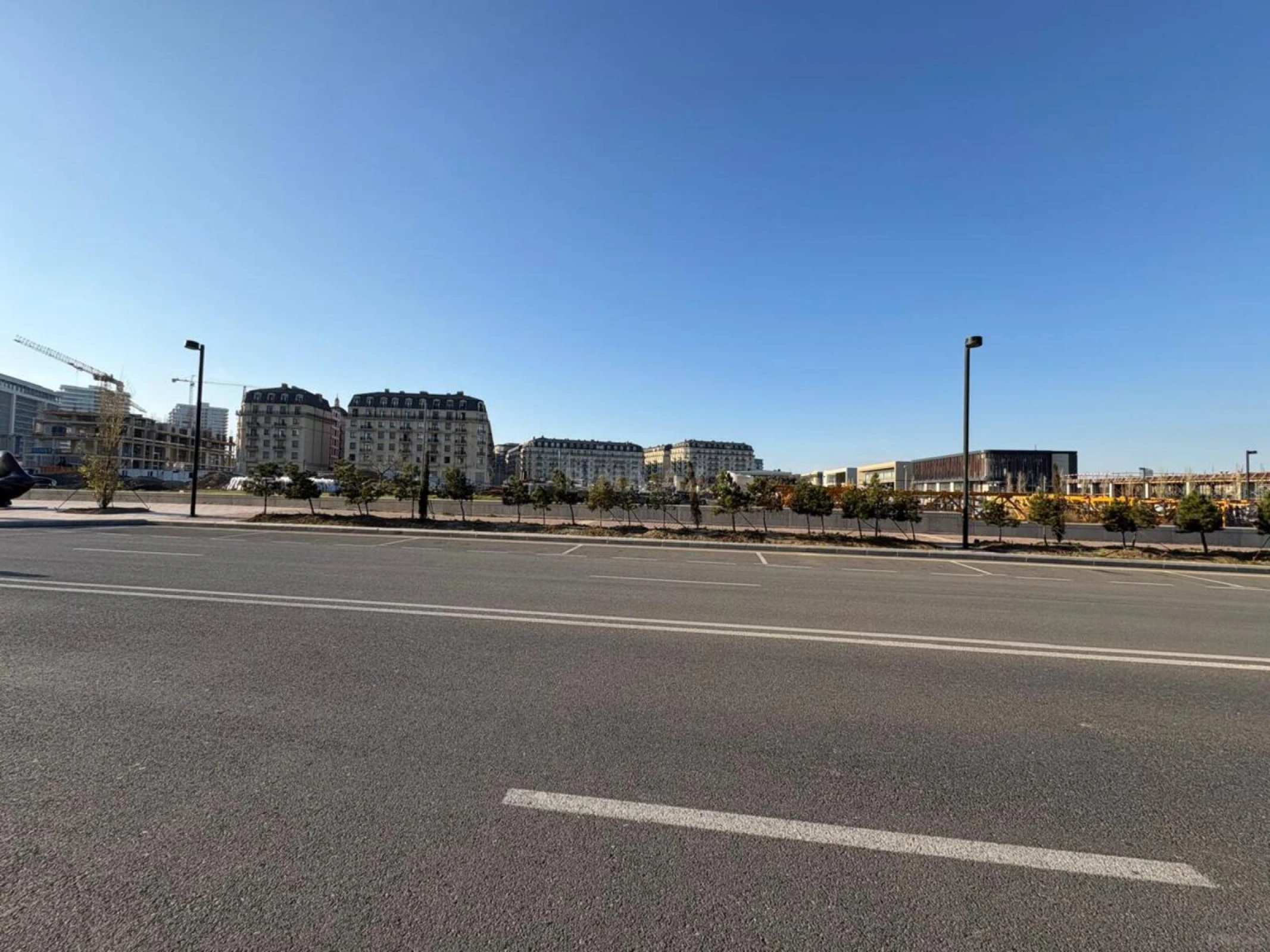 Satılır obyekt 1120 m²