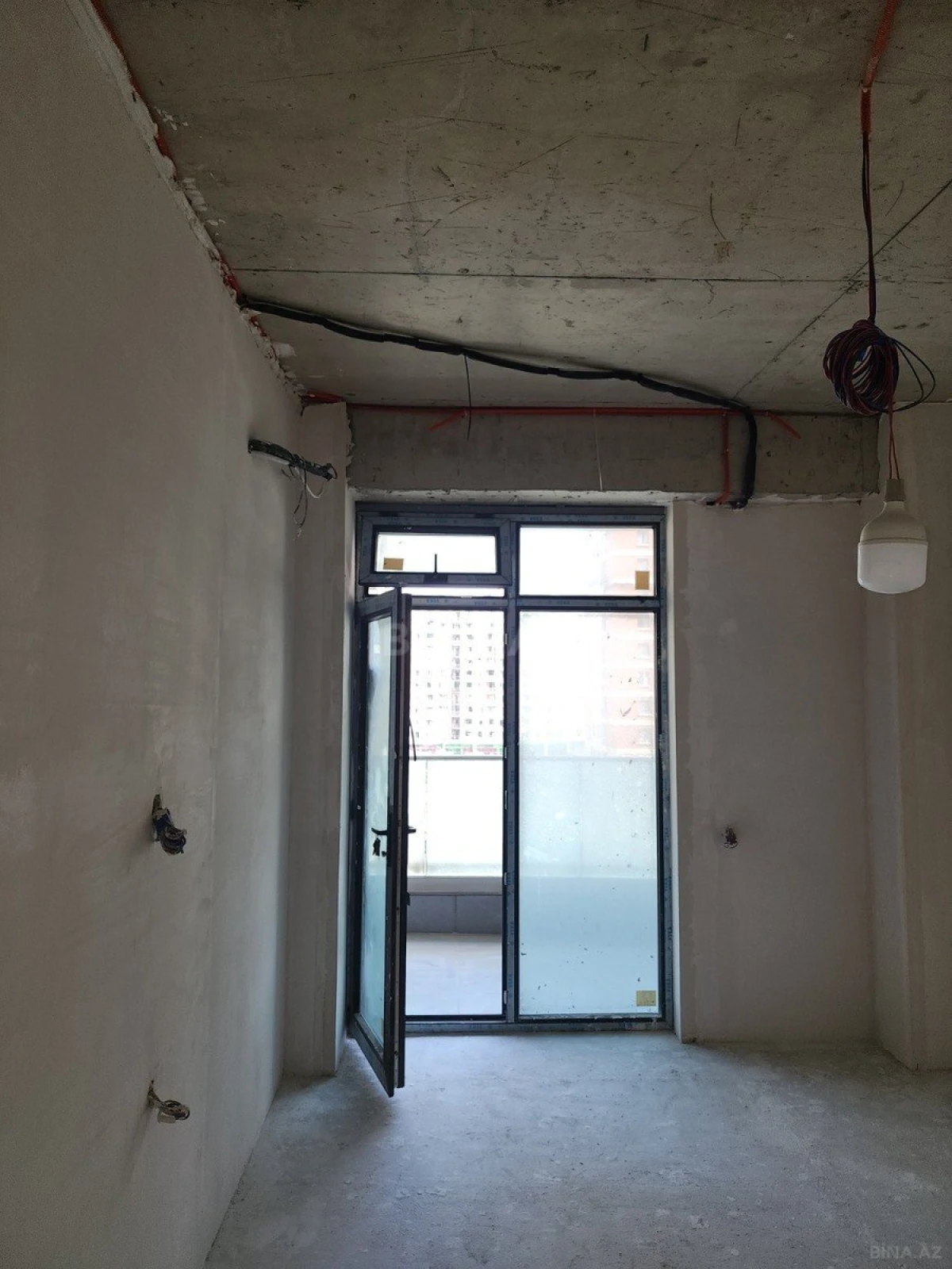 Satılır 3 otaqlı mənzil 150 m²