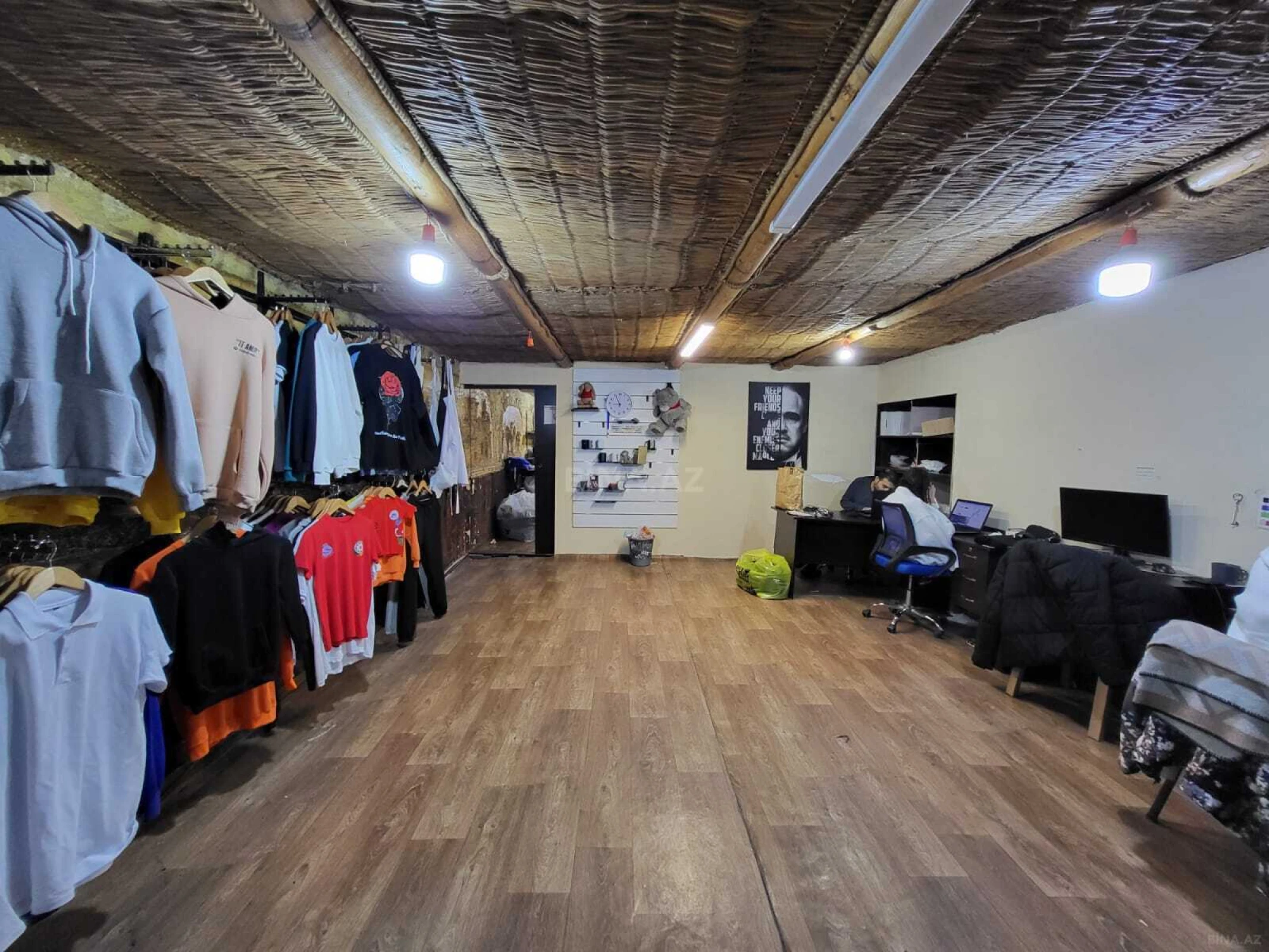 Satılır obyekt 200 m²