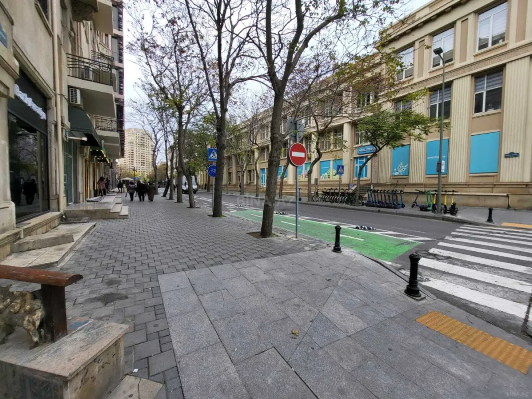 Satılır obyekt 200 m²