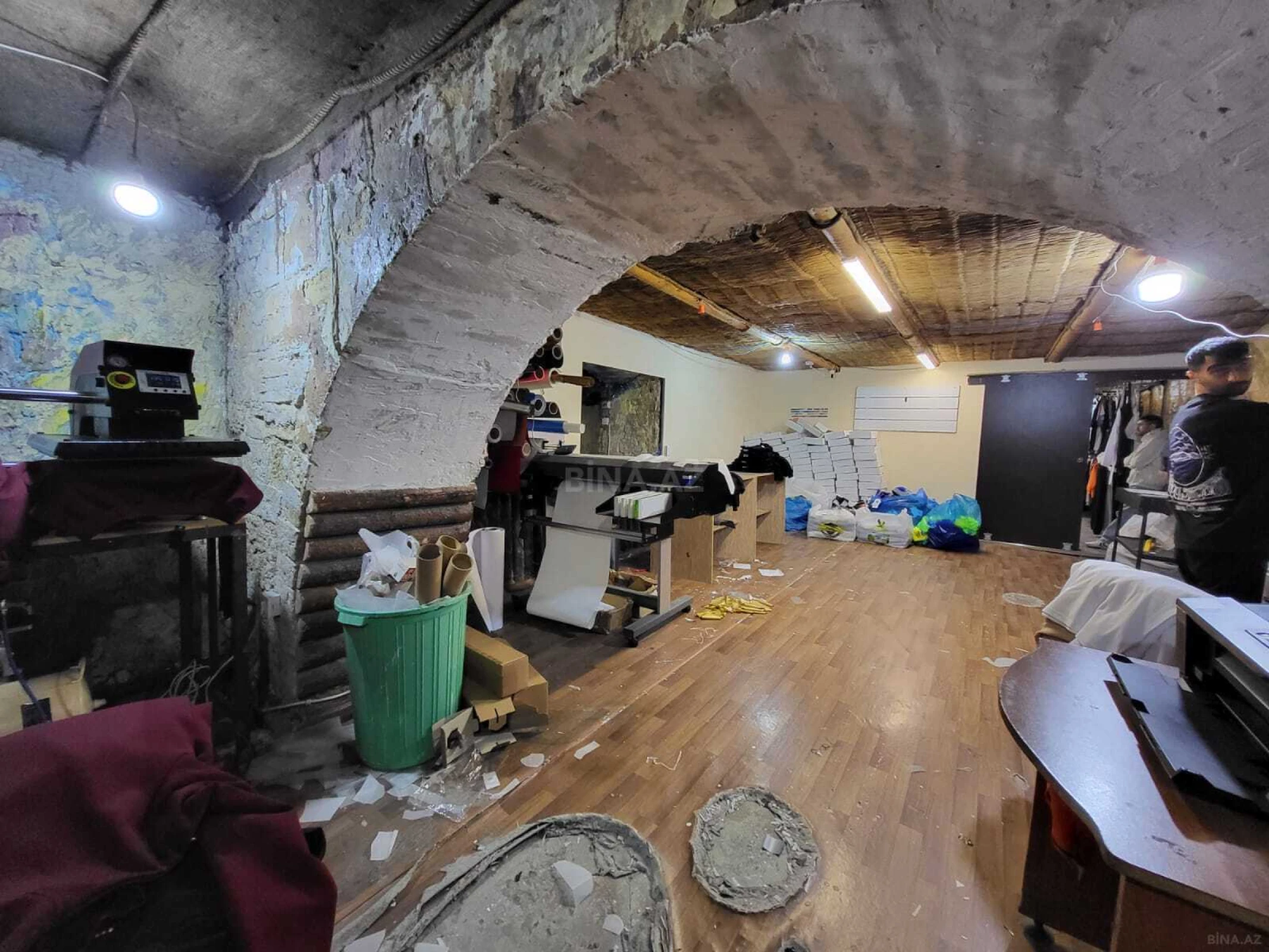 Satılır obyekt 200 m²