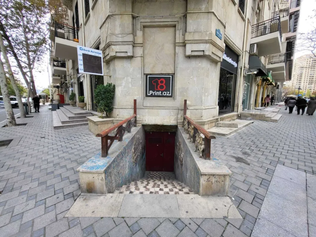 Satılır obyekt 200 m²