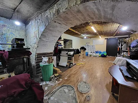 Satılır obyekt 200 m²