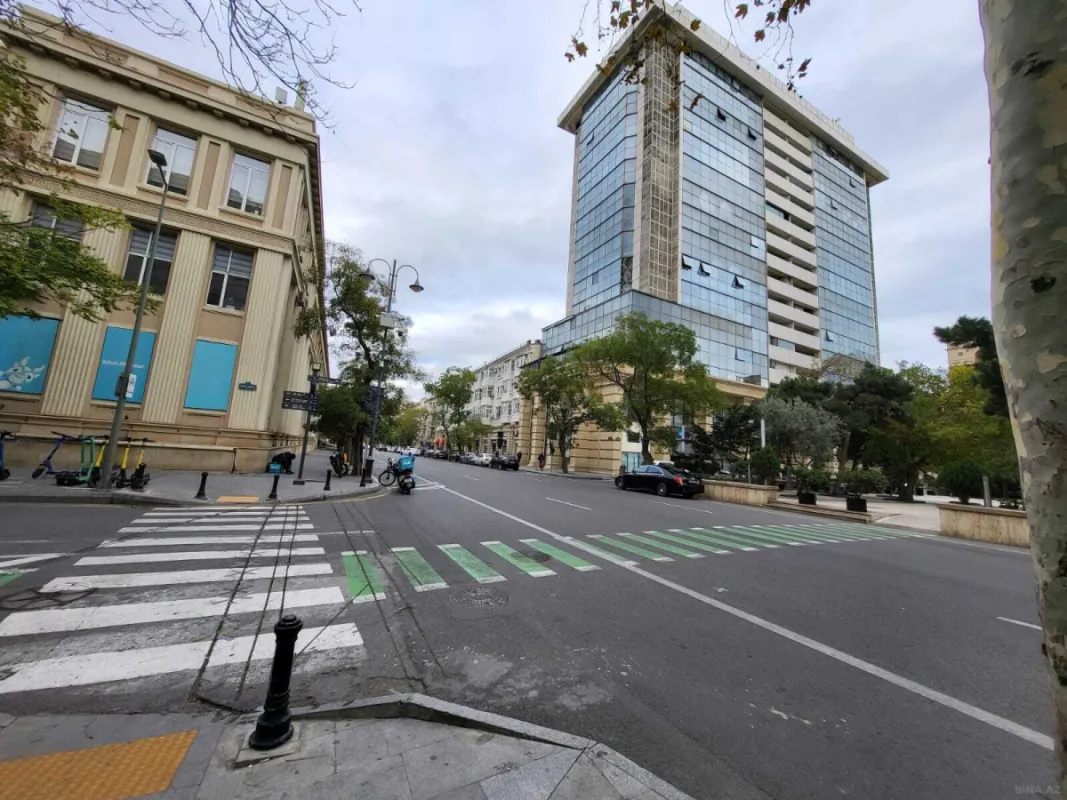 Satılır obyekt 200 m²