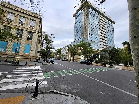 Satılır obyekt 200 m²