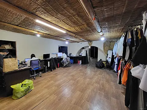 Satılır obyekt 200 m²