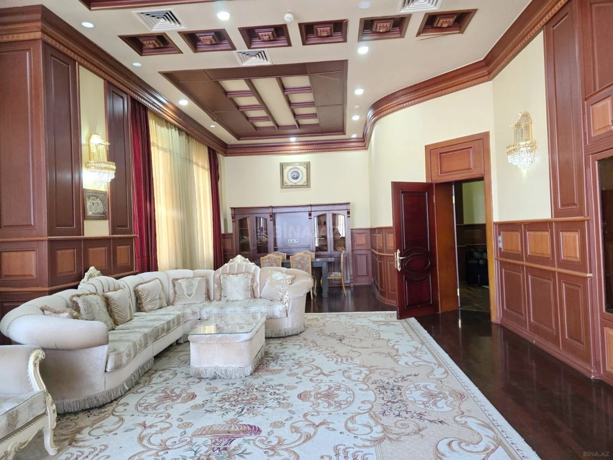 Kirayə verilir 4 otaqlı mənzil 200 m²