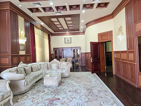 Kirayə verilir 4 otaqlı mənzil 200 m²
