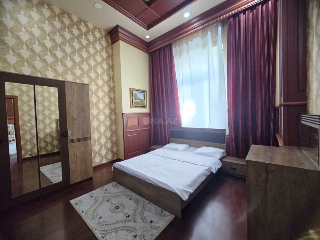 Kirayə verilir 4 otaqlı mənzil 200 m²