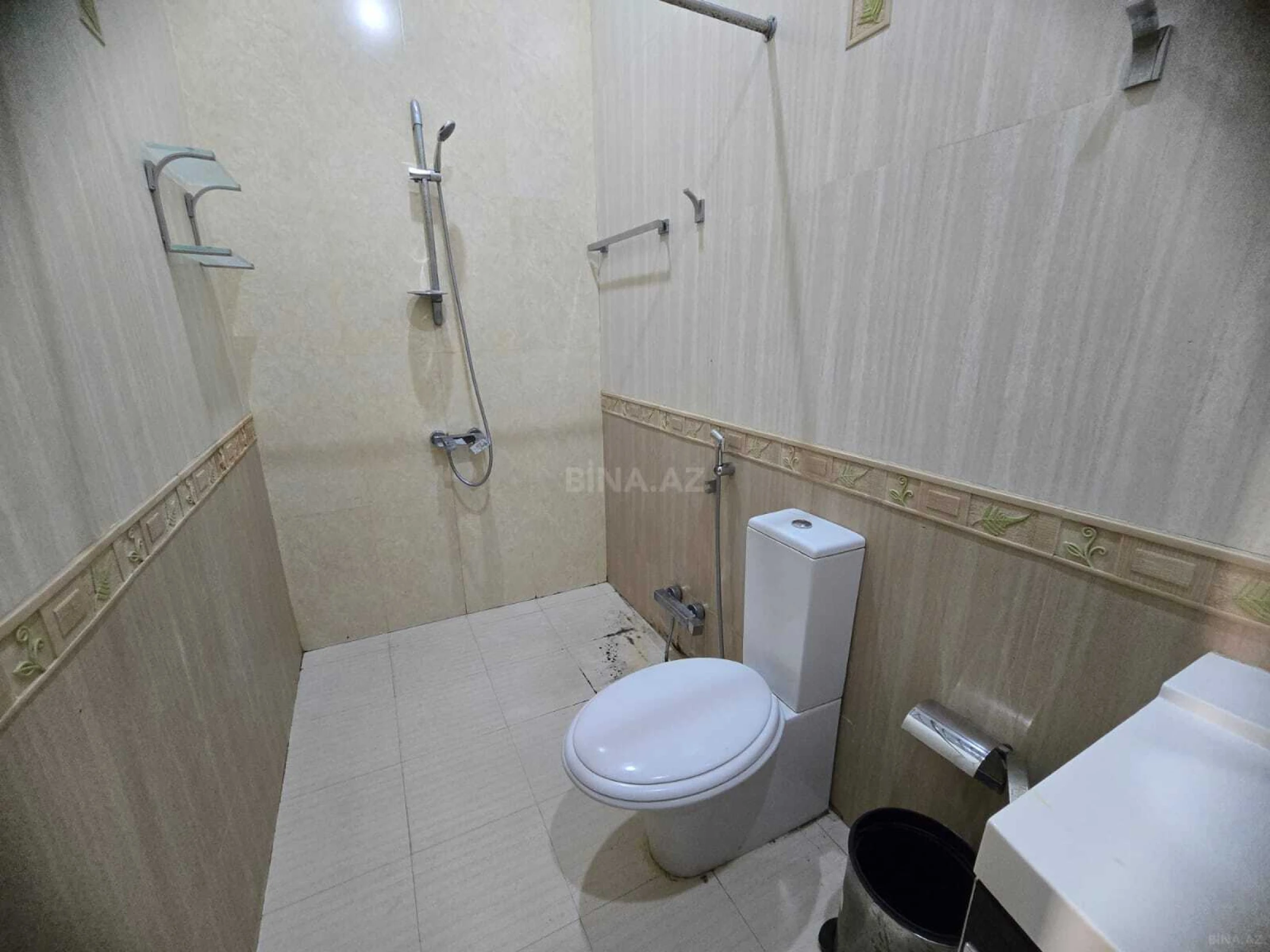 Kirayə verilir 4 otaqlı mənzil 200 m²