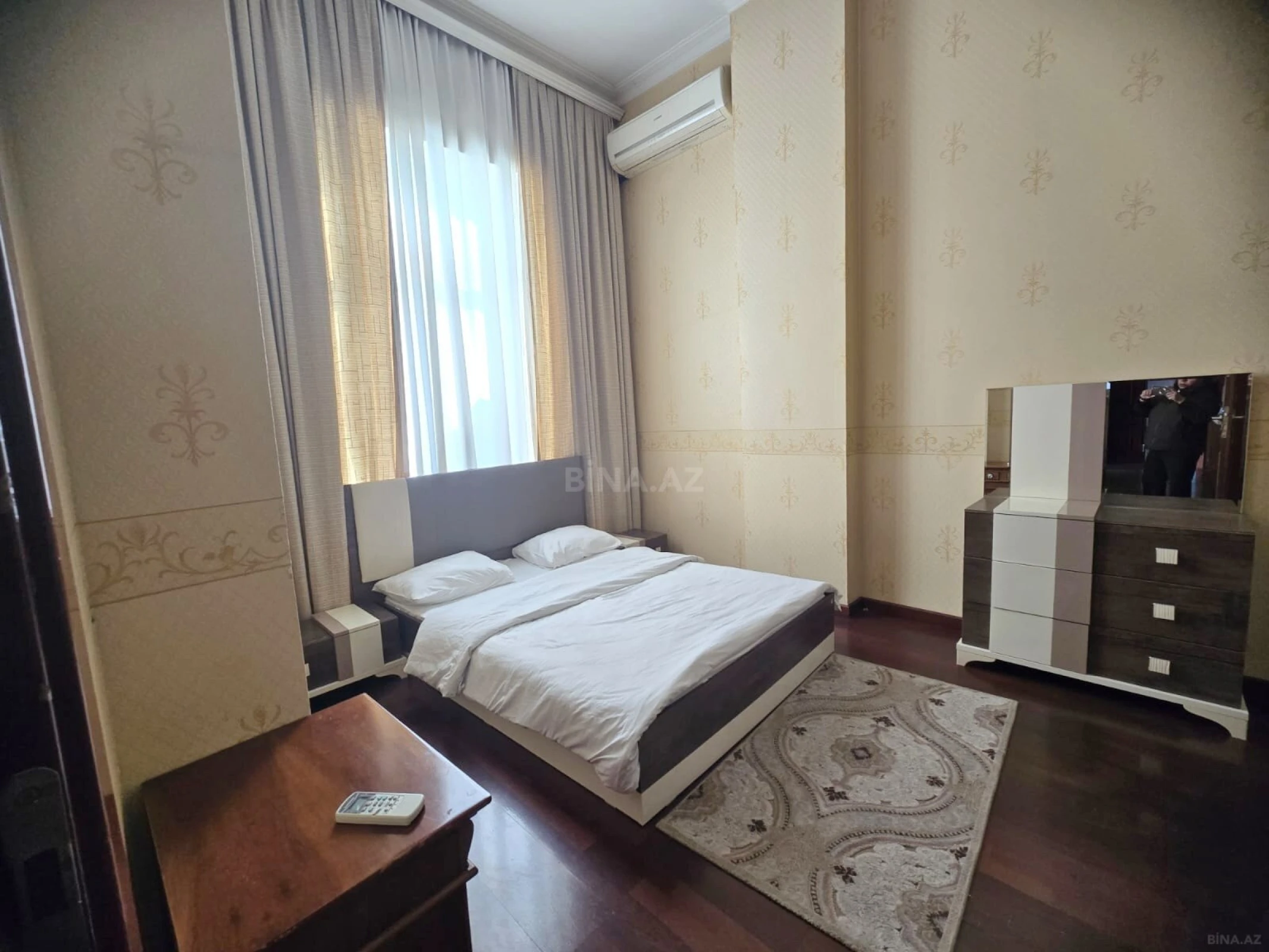 Kirayə verilir 4 otaqlı mənzil 200 m²