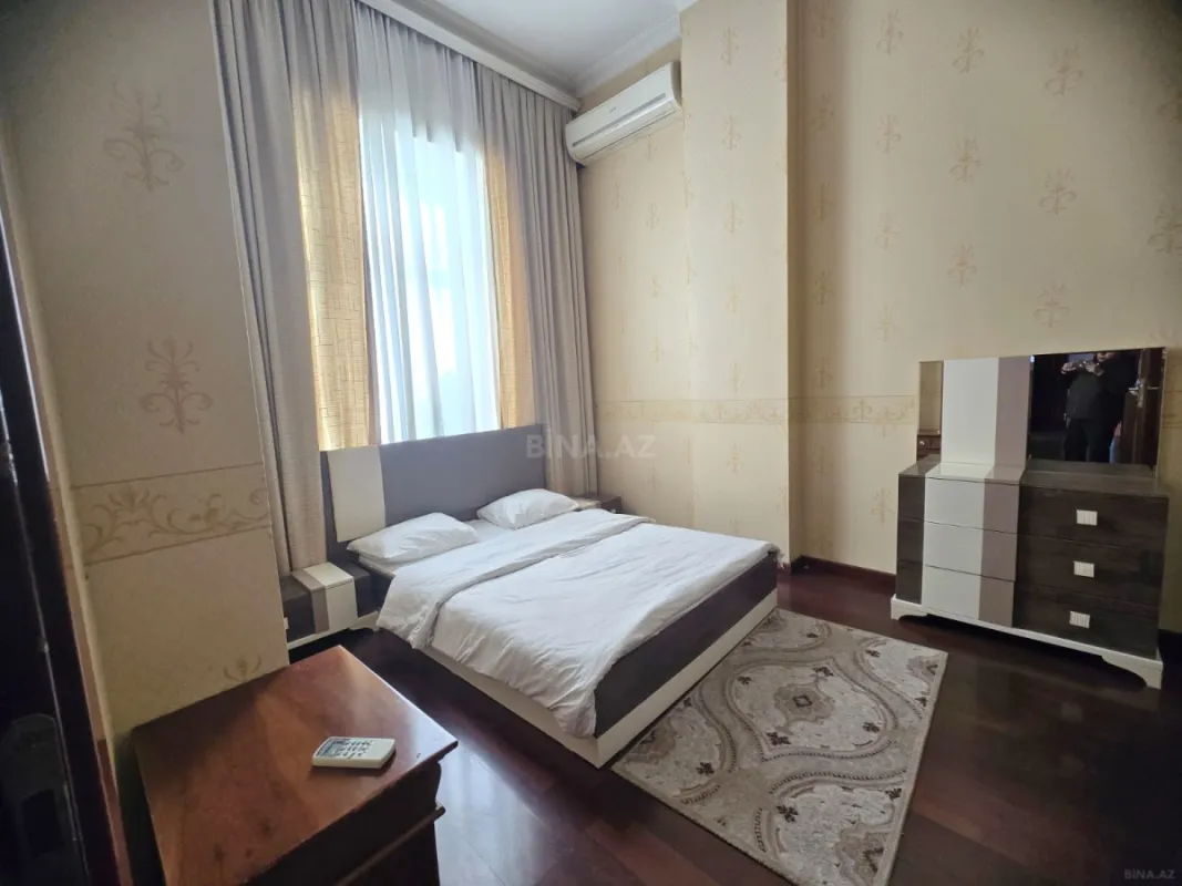 Kirayə verilir 4 otaqlı mənzil 200 m²