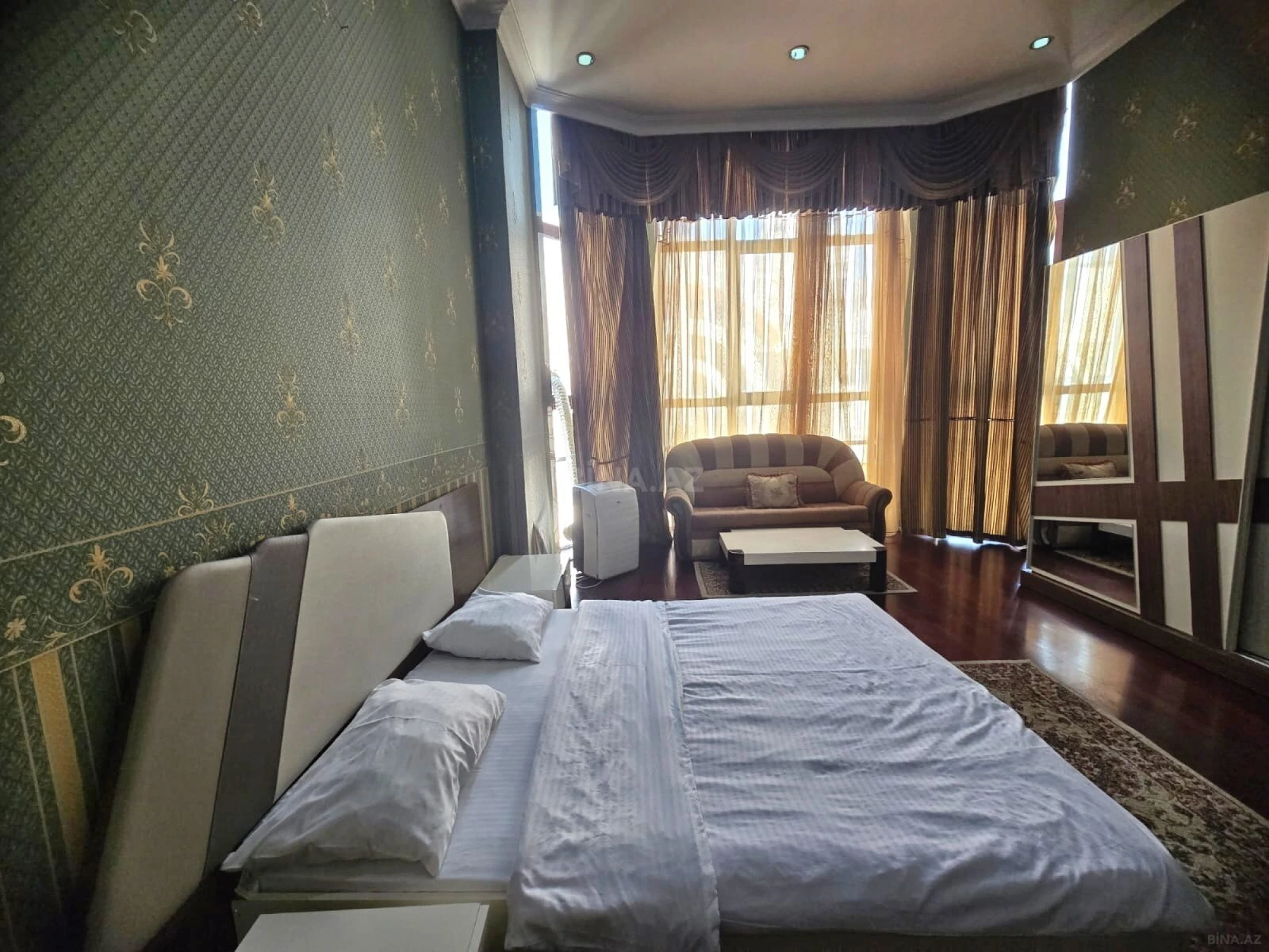 Kirayə verilir 4 otaqlı mənzil 200 m²