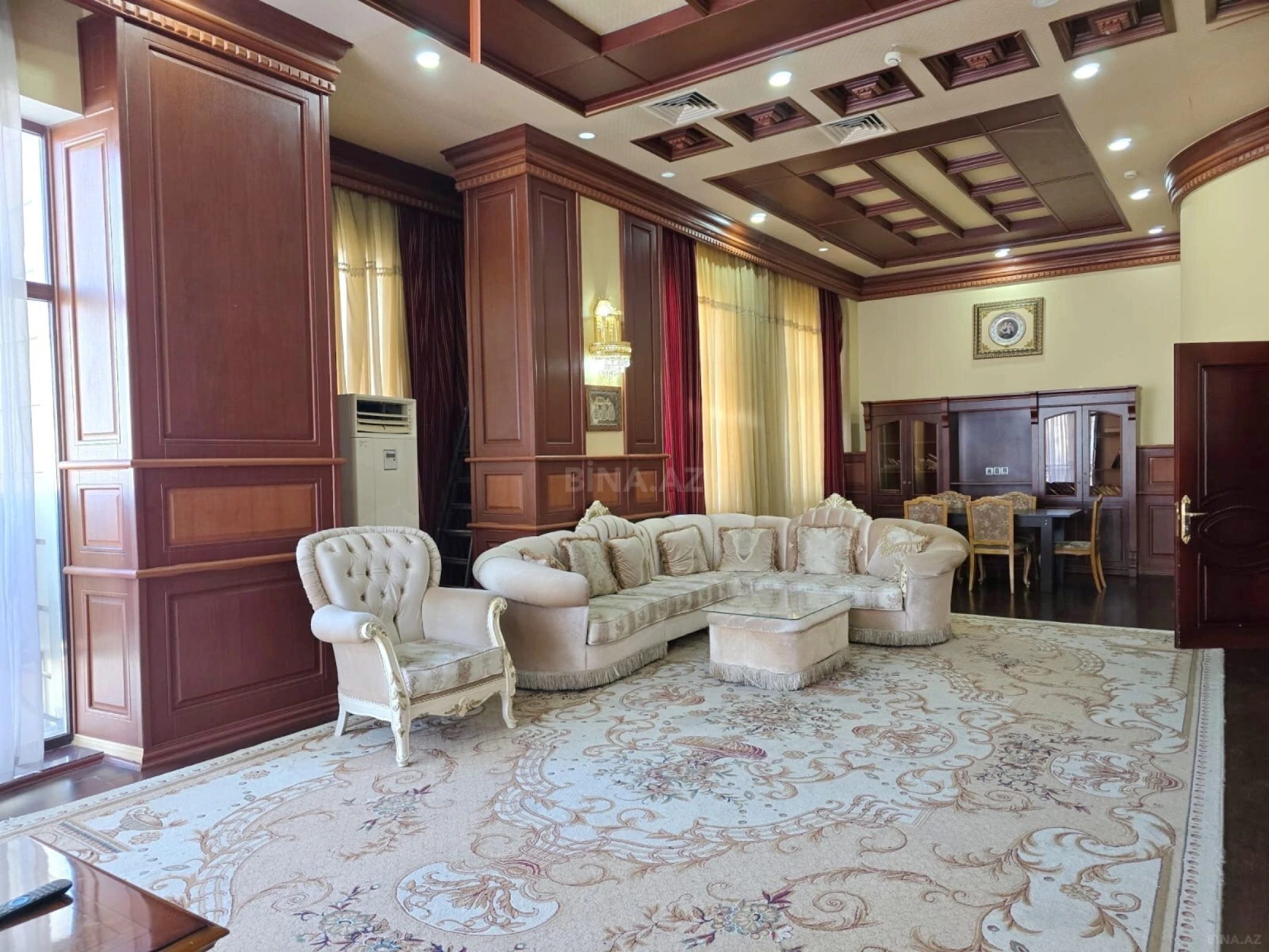 Kirayə verilir 4 otaqlı mənzil 200 m²