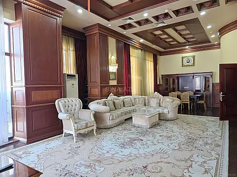 Kirayə verilir 4 otaqlı mənzil 200 m²