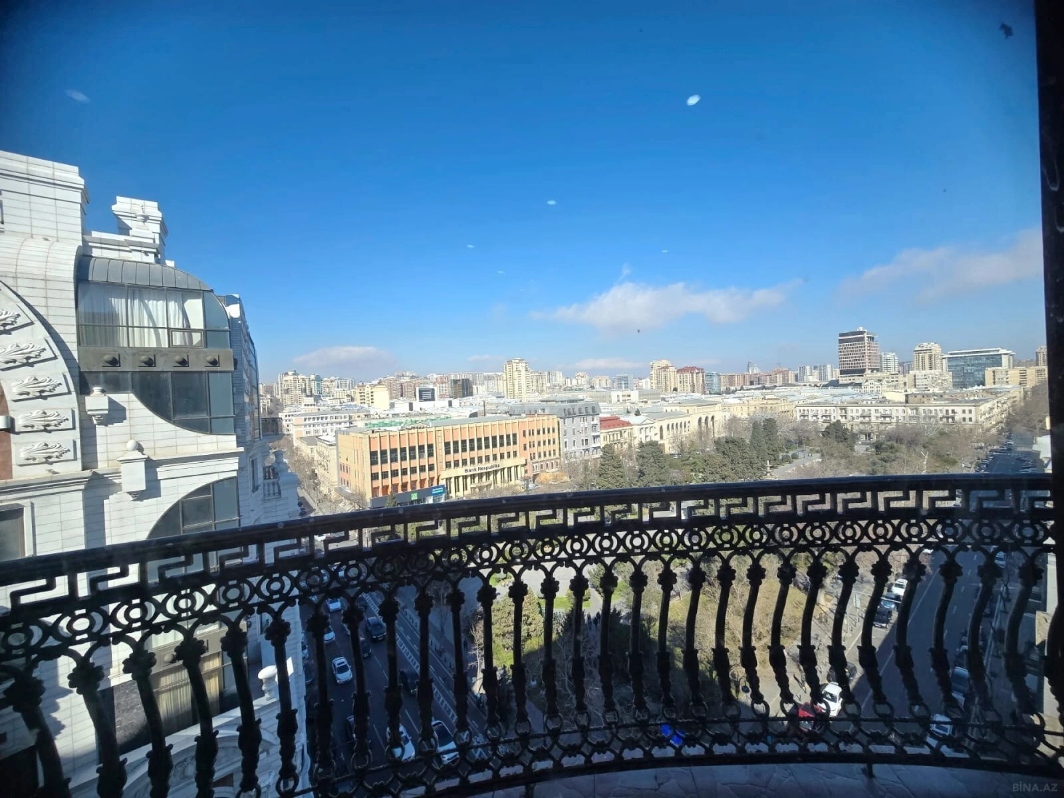 Kirayə verilir 4 otaqlı mənzil 200 m²