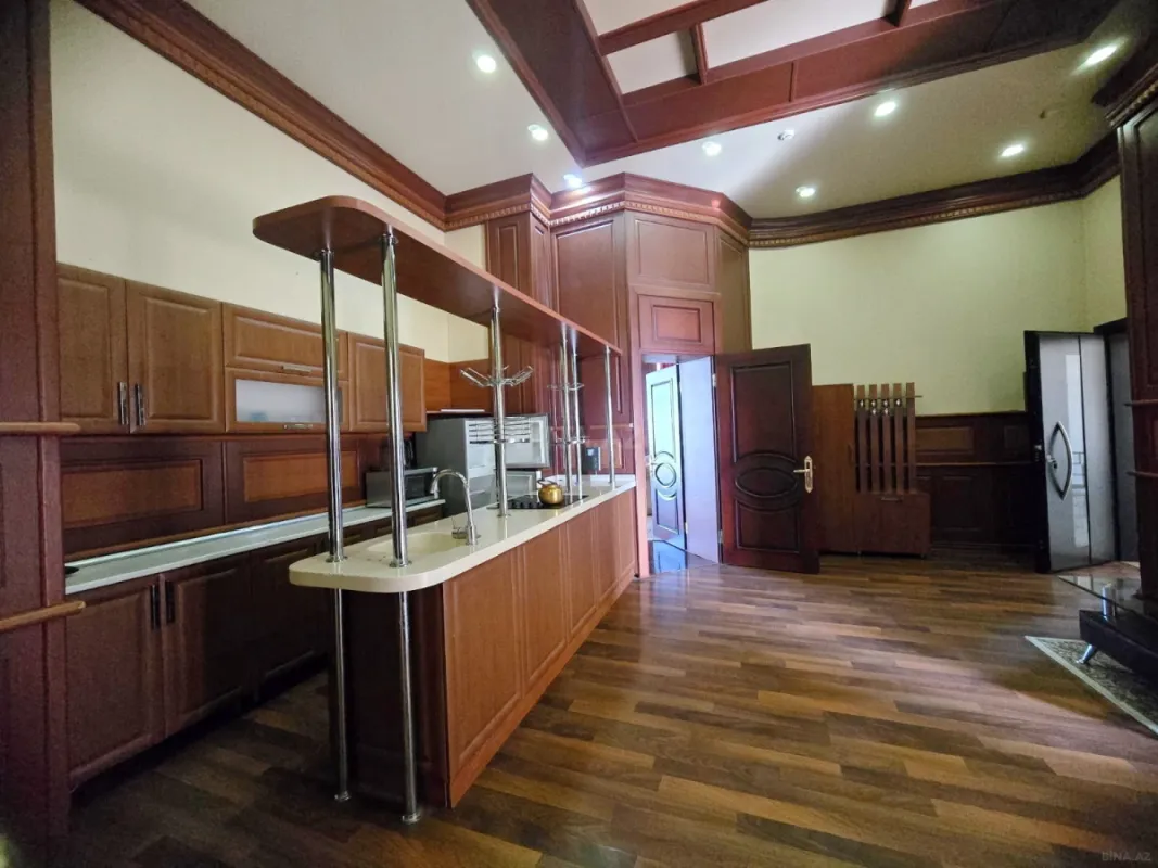 Kirayə verilir 4 otaqlı mənzil 200 m²