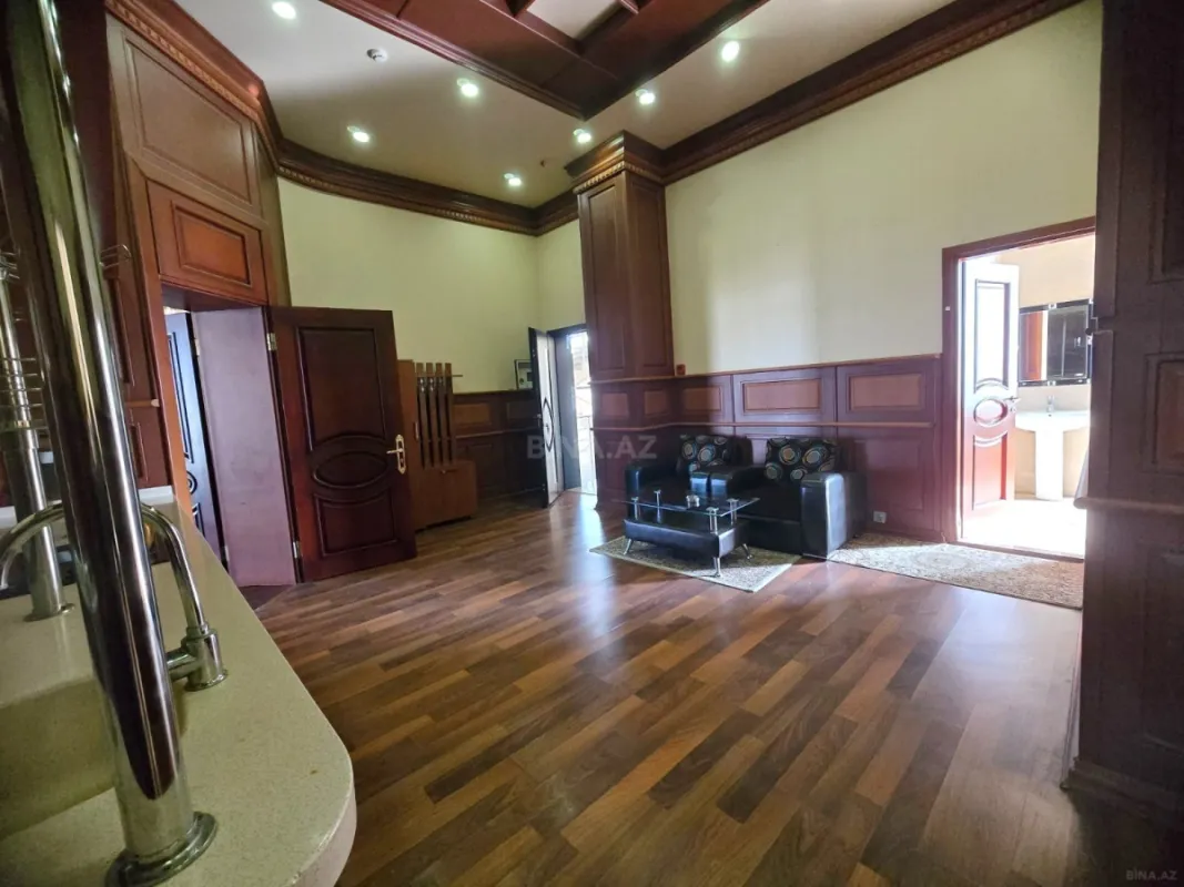 Kirayə verilir 4 otaqlı mənzil 200 m²