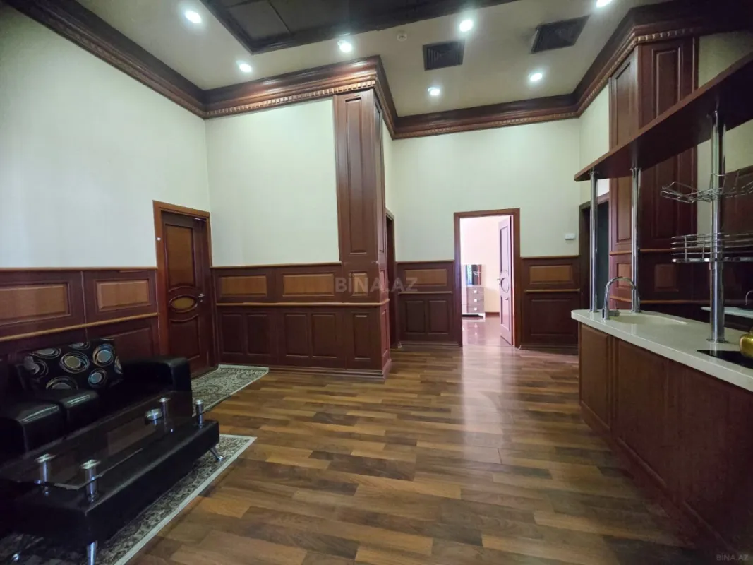 Kirayə verilir 4 otaqlı mənzil 200 m²