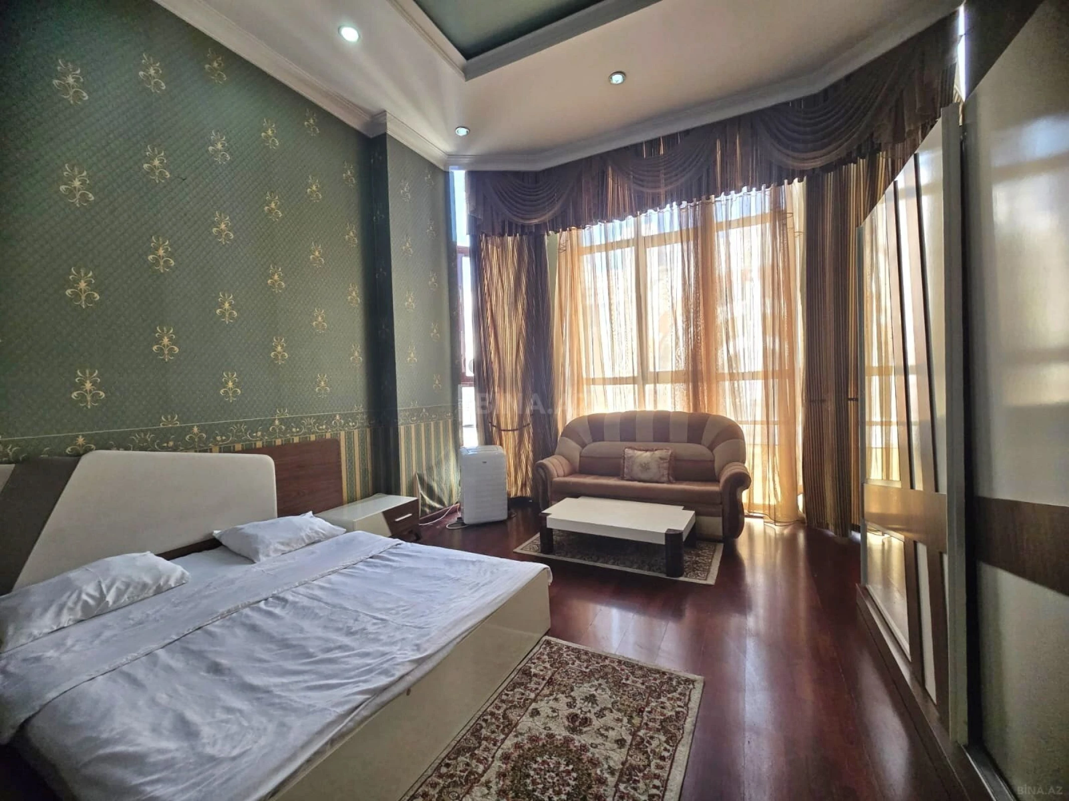 Kirayə verilir 4 otaqlı mənzil 200 m²